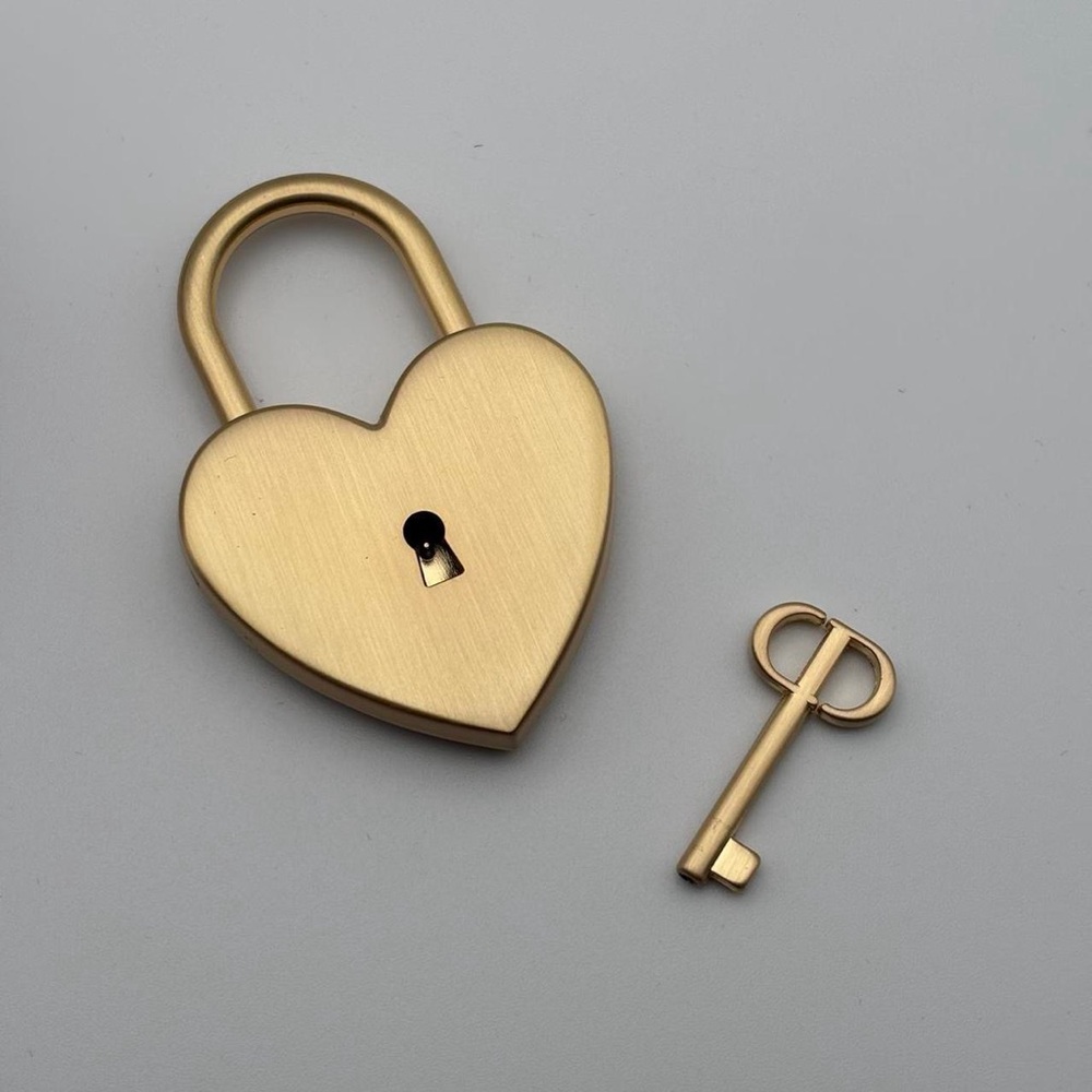 CHRISTIAN DIOR HEART PADLOCK WITH KEY — GOLD-TONE - Picture 3 of 6